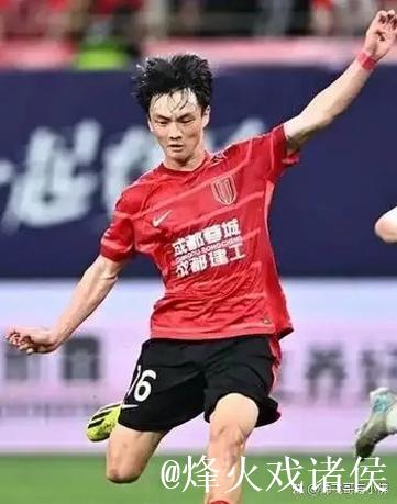 足球报：国足中场 杨明洋、塞尔吉尼奥是最大变数？